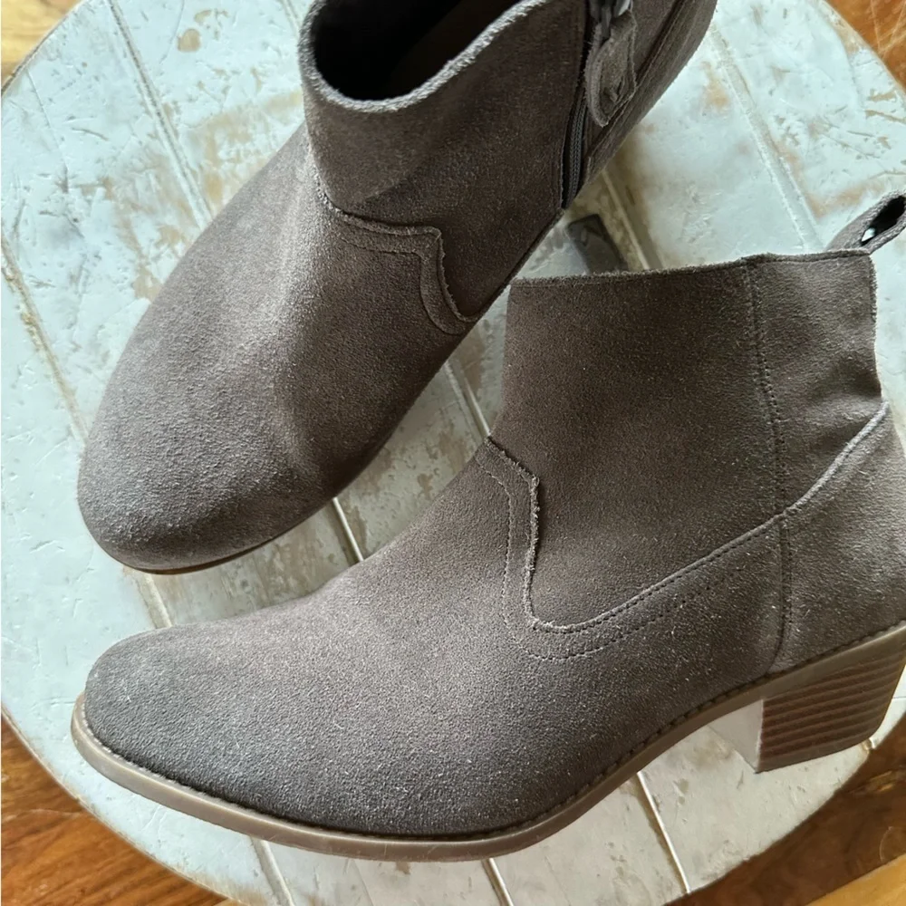 Vionic | Vera Suede Booties